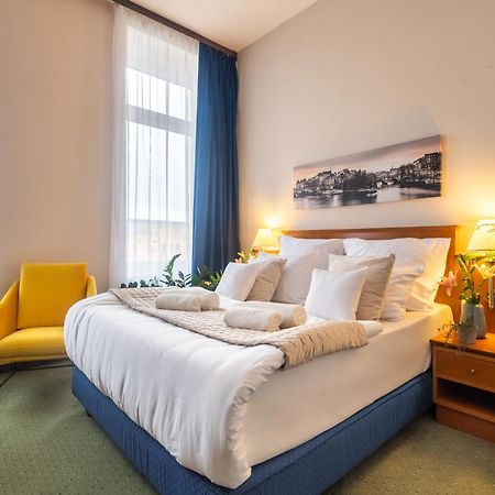 Hotel Sofia By The Railway Station Wroclaw Exterior photo