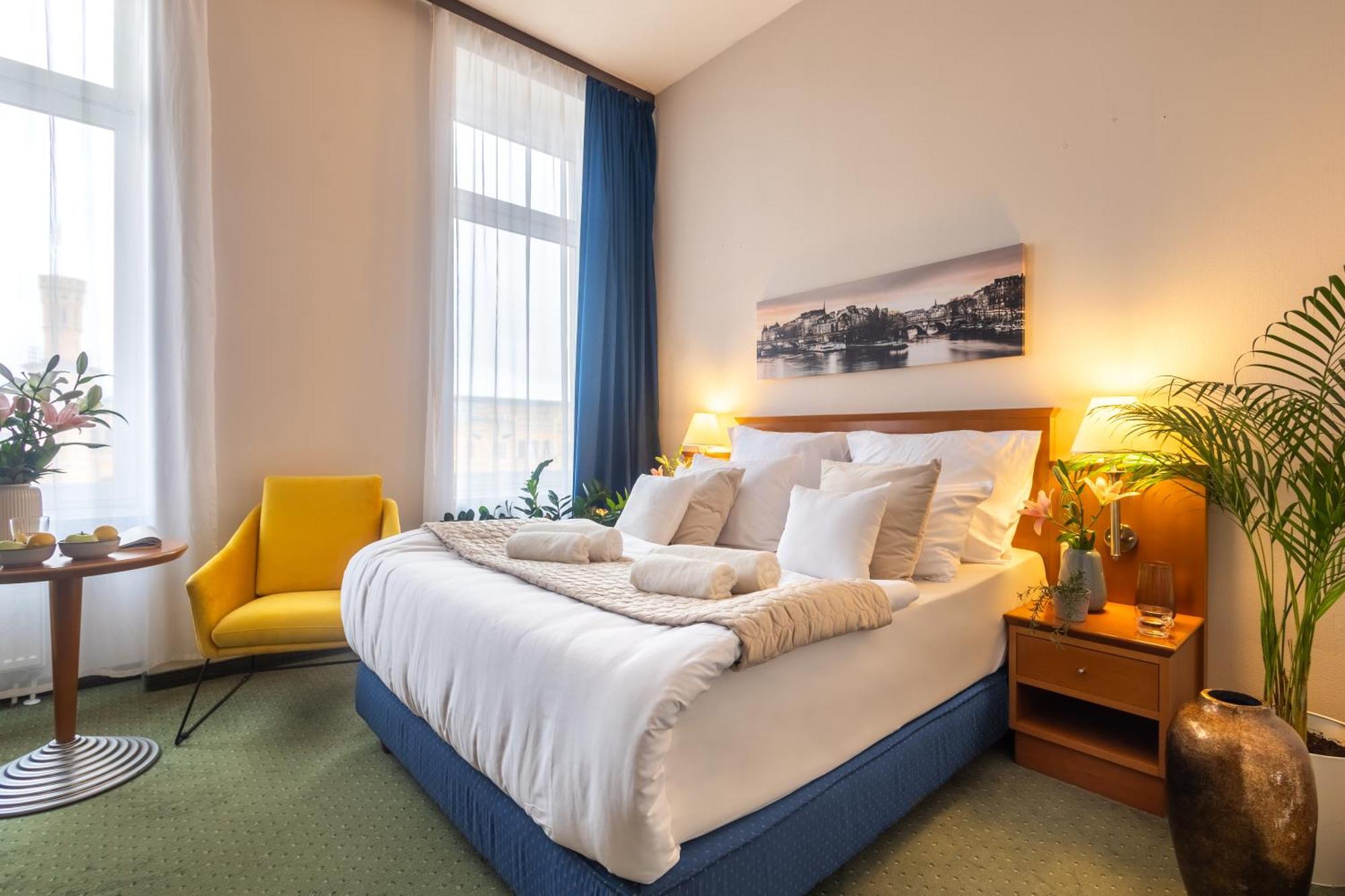 Hotel Sofia By The Railway Station Wroclaw Exterior photo