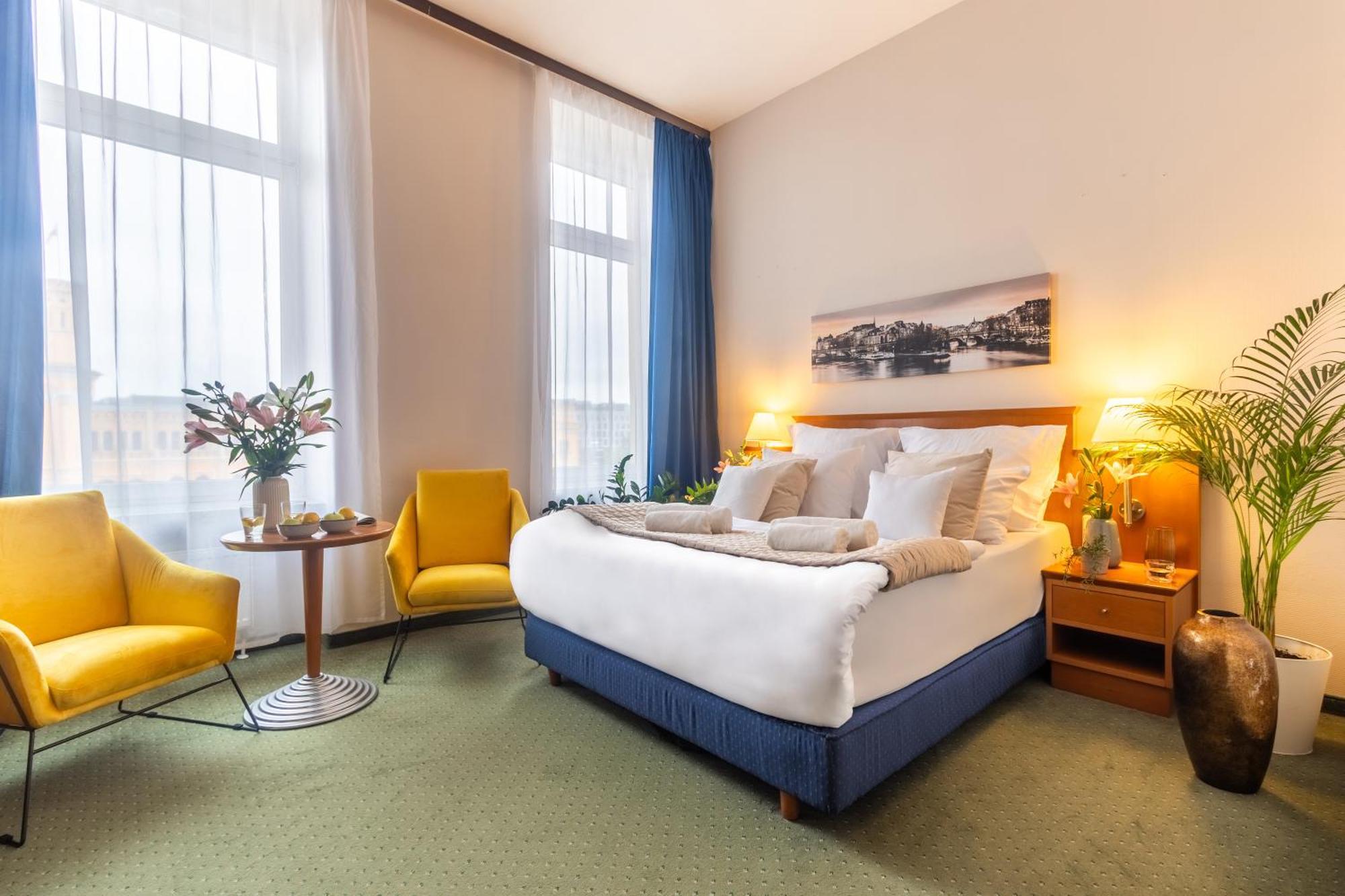 Hotel Sofia By The Railway Station Wroclaw Exterior photo